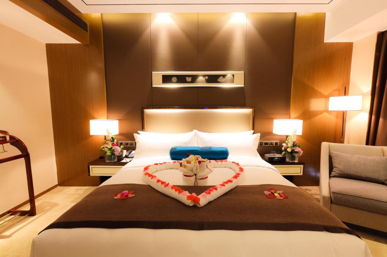 Argyle Grand Hotel Xingyi  Bagian luar foto
