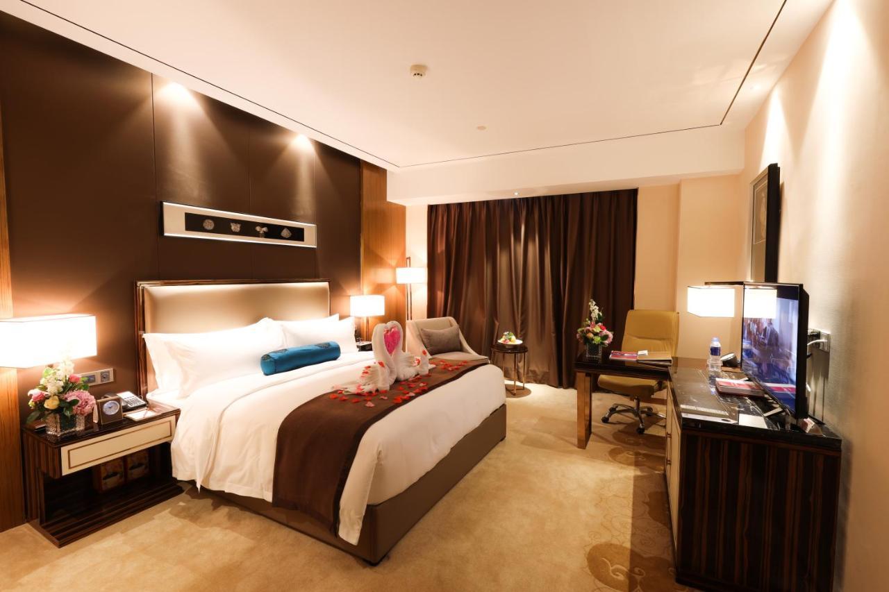 Argyle Grand Hotel Xingyi  Bagian luar foto