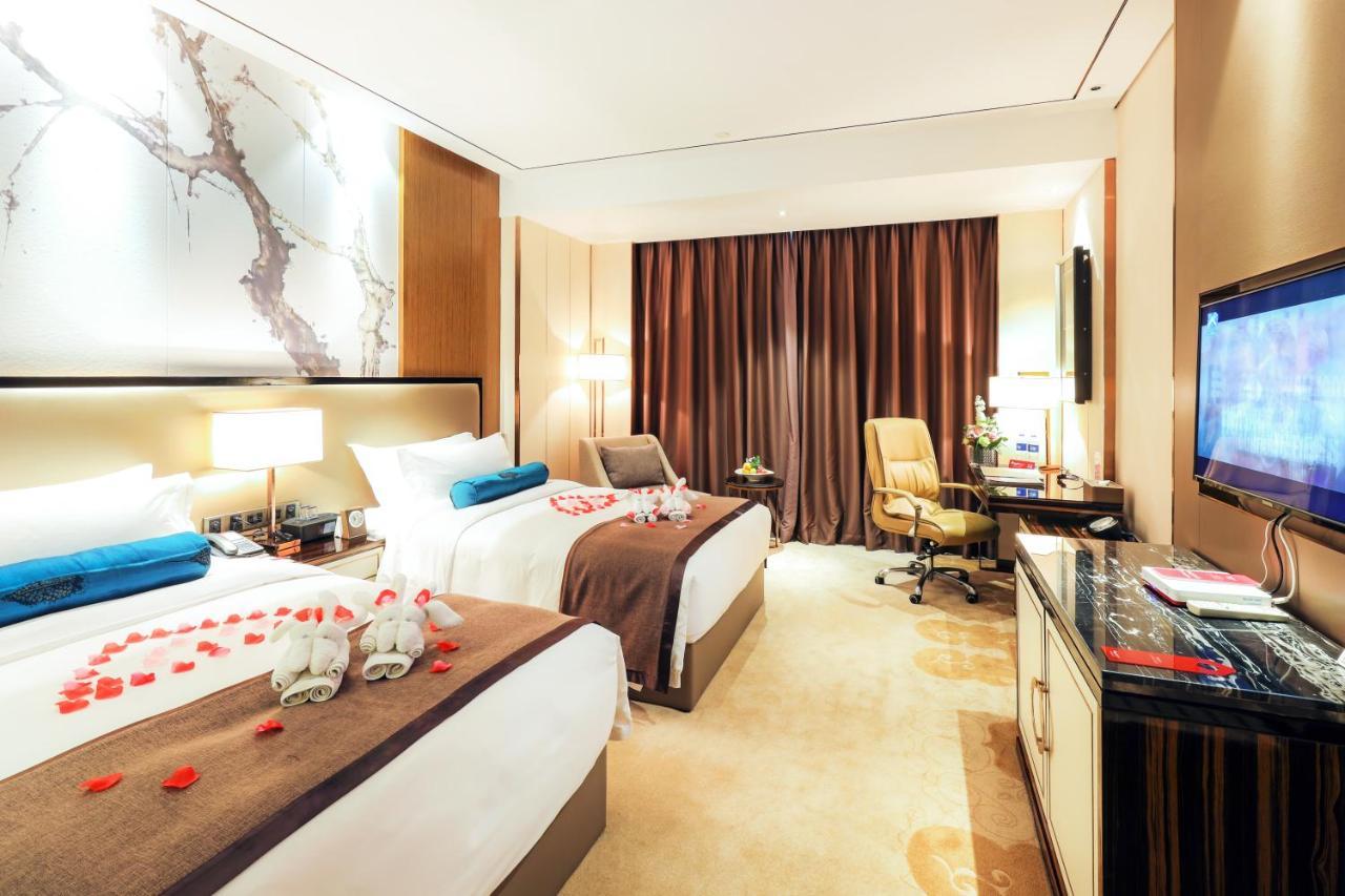 Argyle Grand Hotel Xingyi  Bagian luar foto