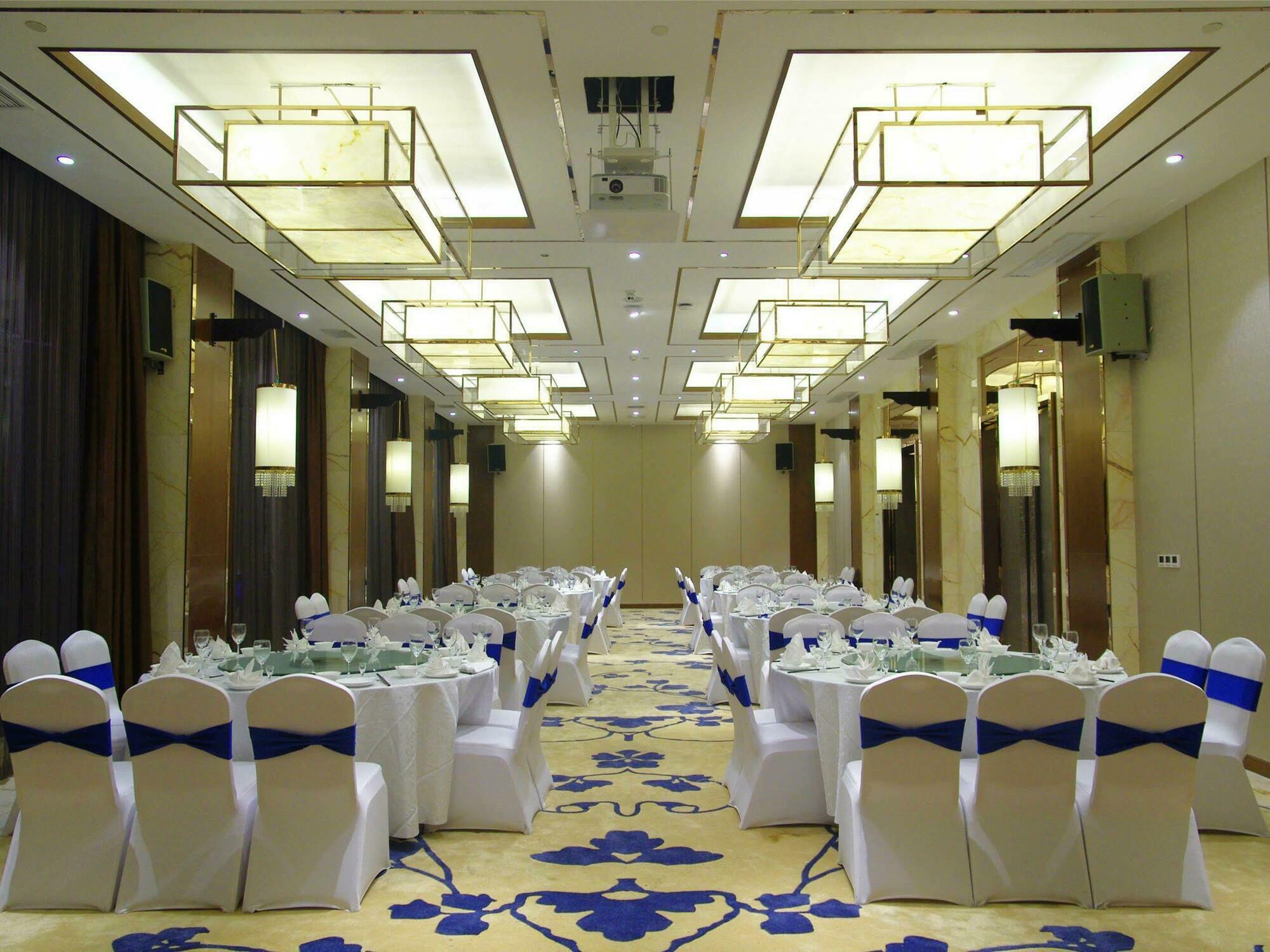 Argyle Grand Hotel Xingyi  Bagian luar foto