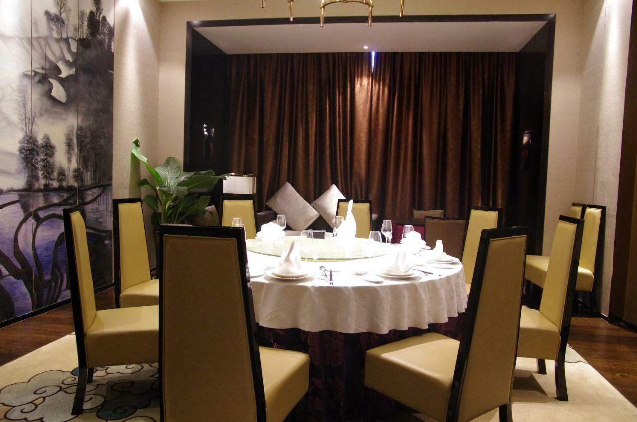 Argyle Grand Hotel Xingyi  Bagian luar foto
